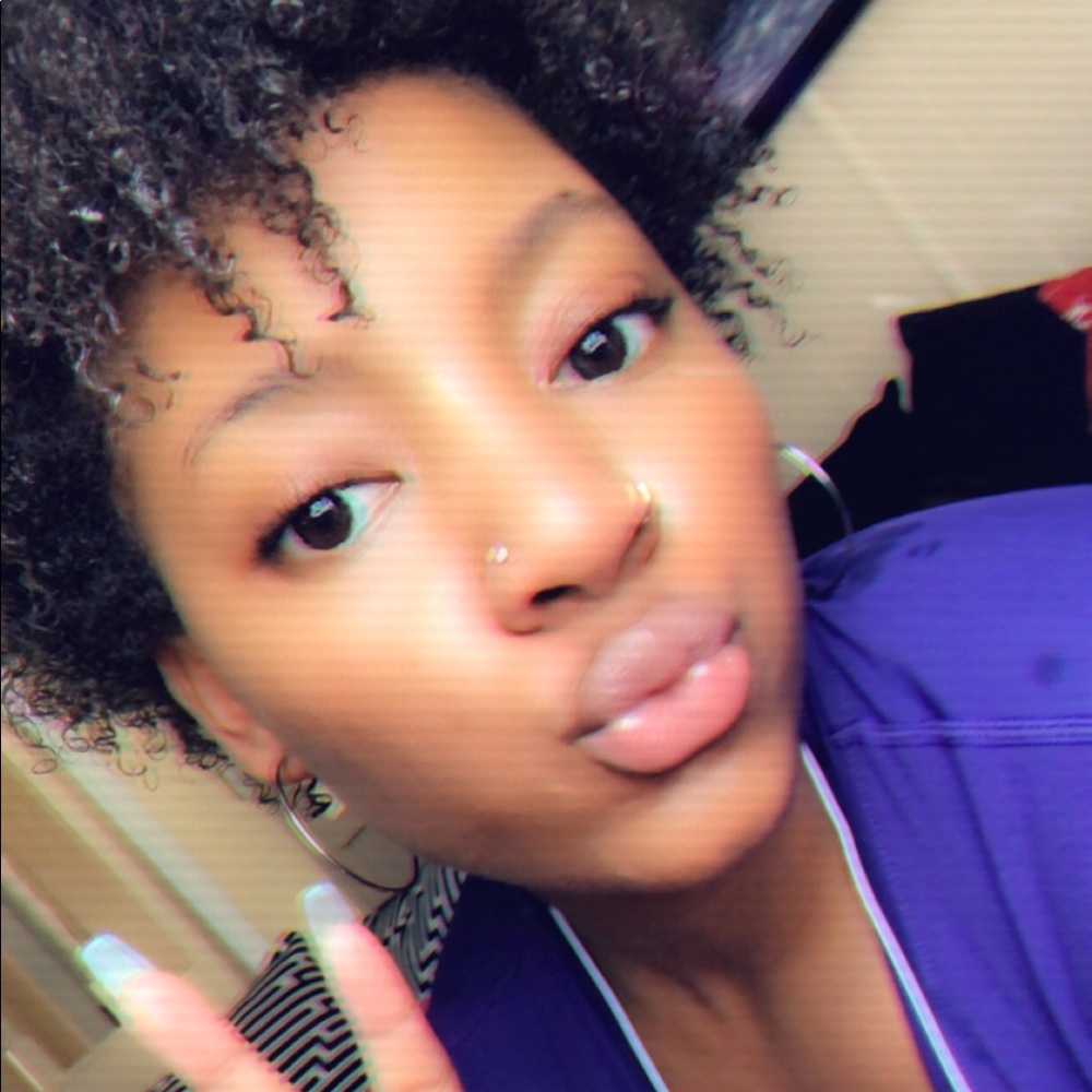 Meet your Posher, Daisha